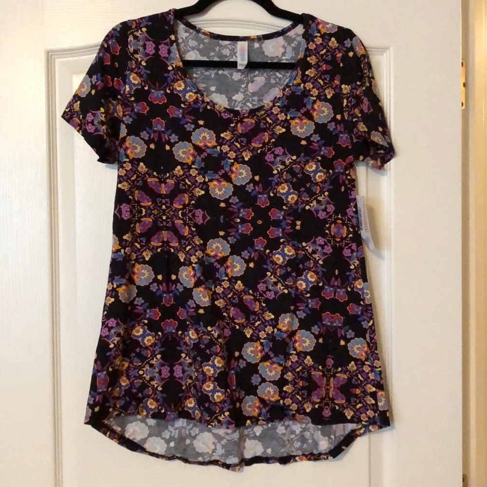 Classic T LuLaRoe BNWT Black background